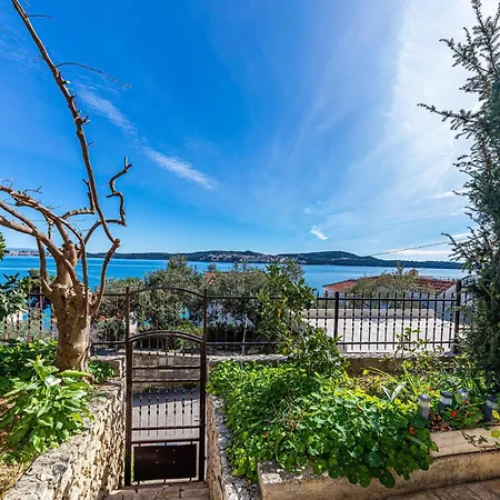 One-bedroom In Seget Donji Appartement *