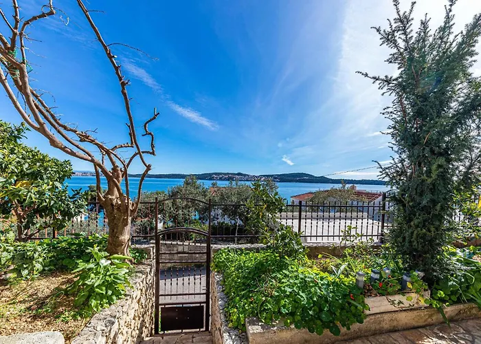 One-bedroom In Seget Donji Διαμέρισμα *